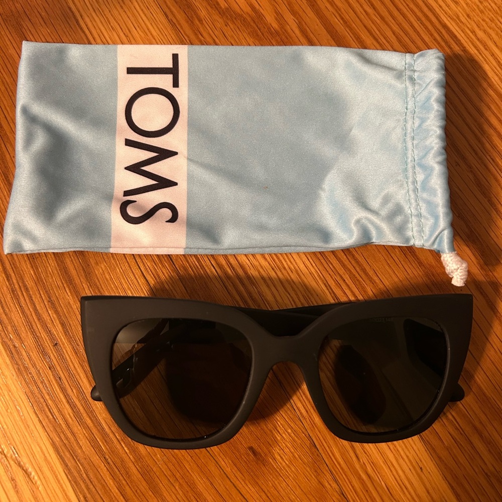 TOMS Matte Black Cat-Eye Sunglasses